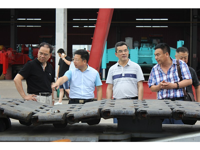 樁工機(jī)械分會(huì)秘書(shū)長(zhǎng)一行考察卓力樁機(jī)