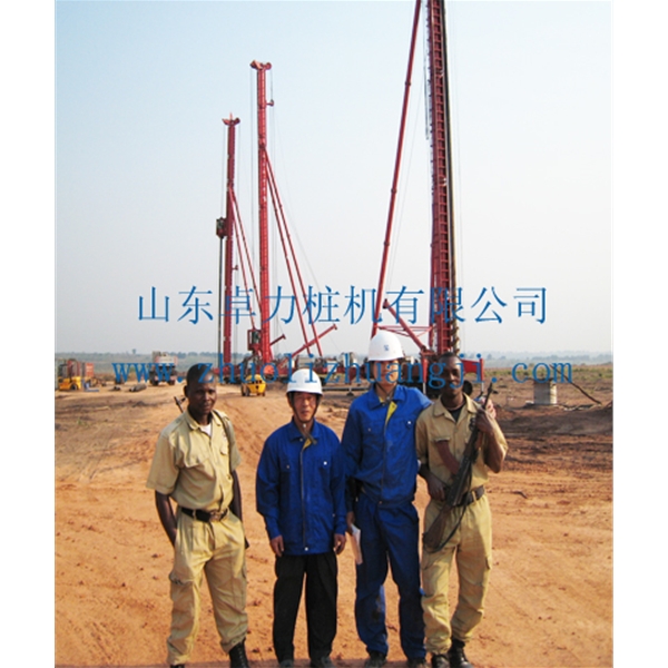 安哥拉螺桿樁機施工現(xiàn)場