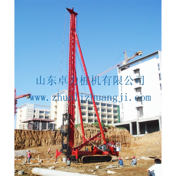 煙臺(tái)JZU60履帶樁機(jī)導(dǎo)桿式柴油打樁錘施工現(xiàn)場(chǎng)